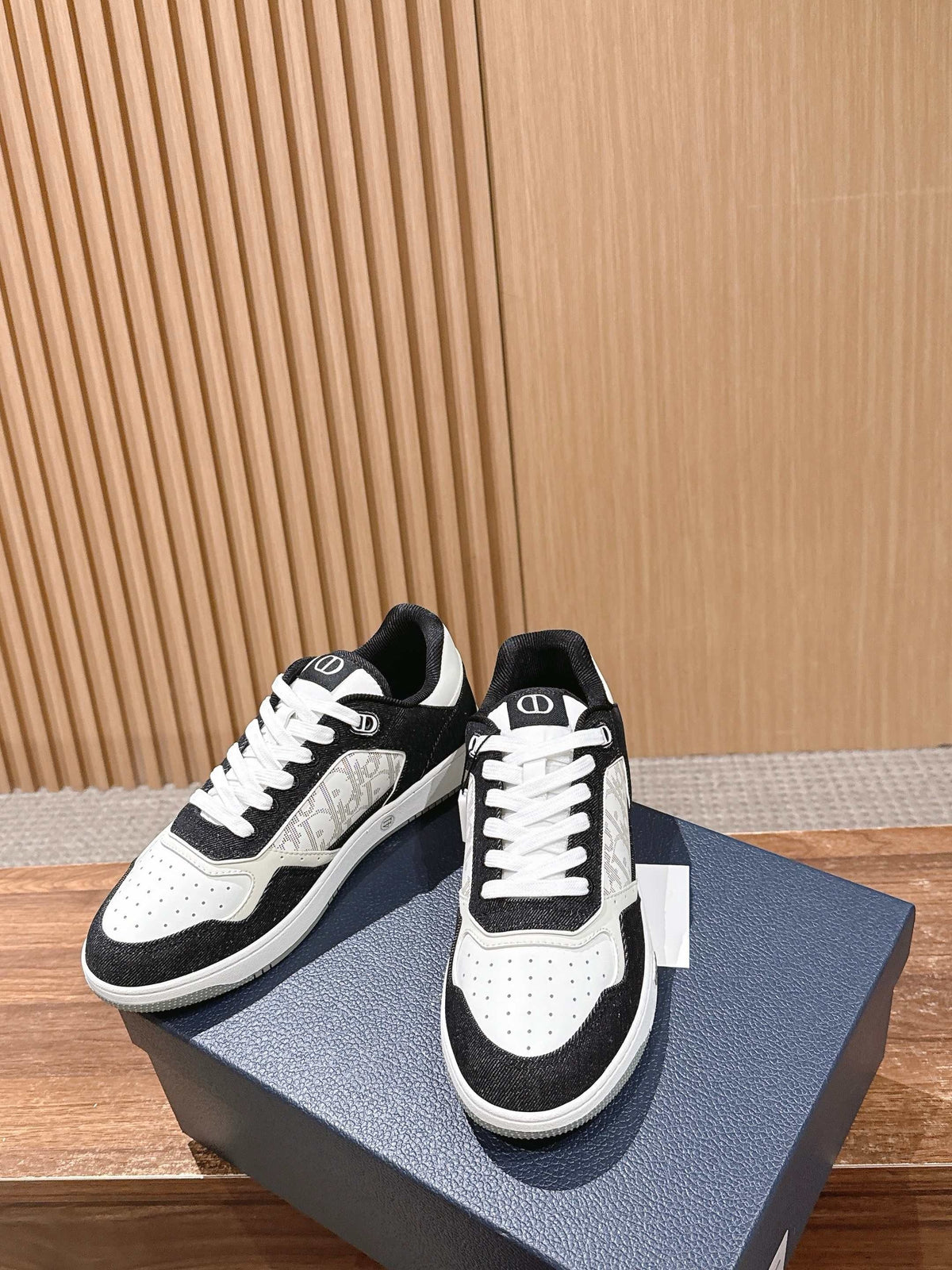 Leather Low-Top Blue and White Sneakers - Men's