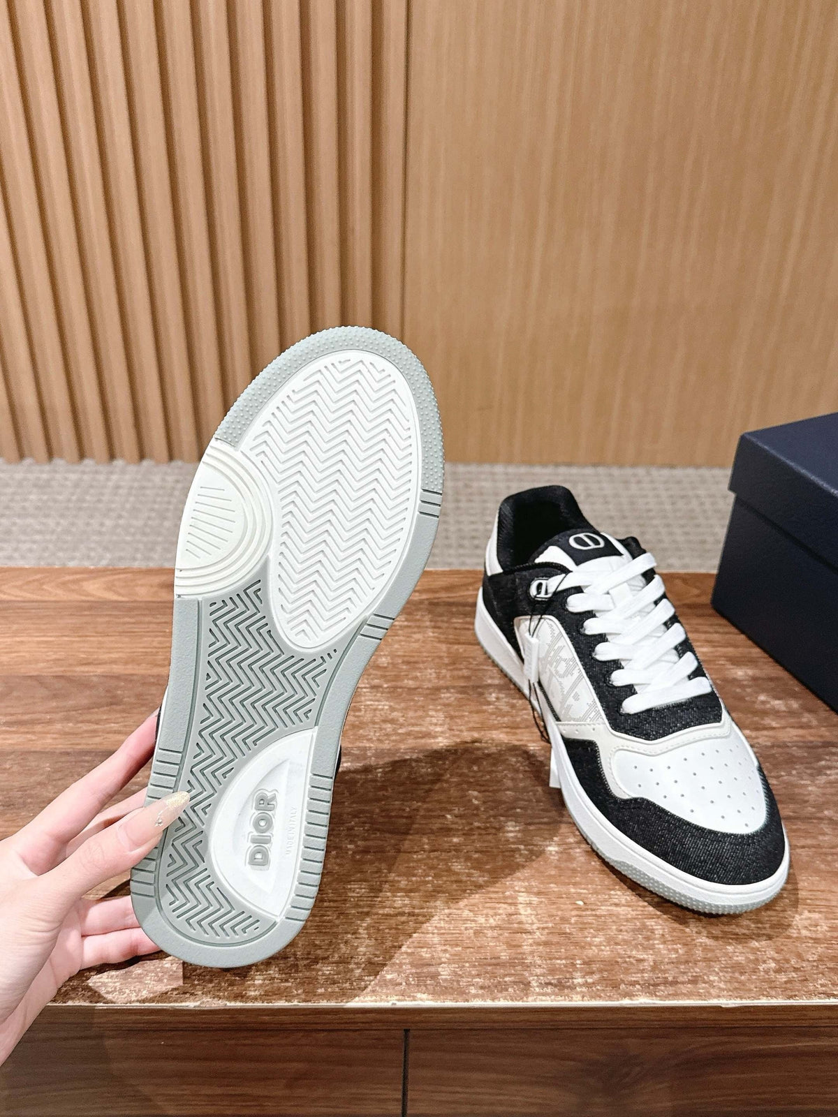 Leather Low-Top Blue and White Sneakers - Men's
