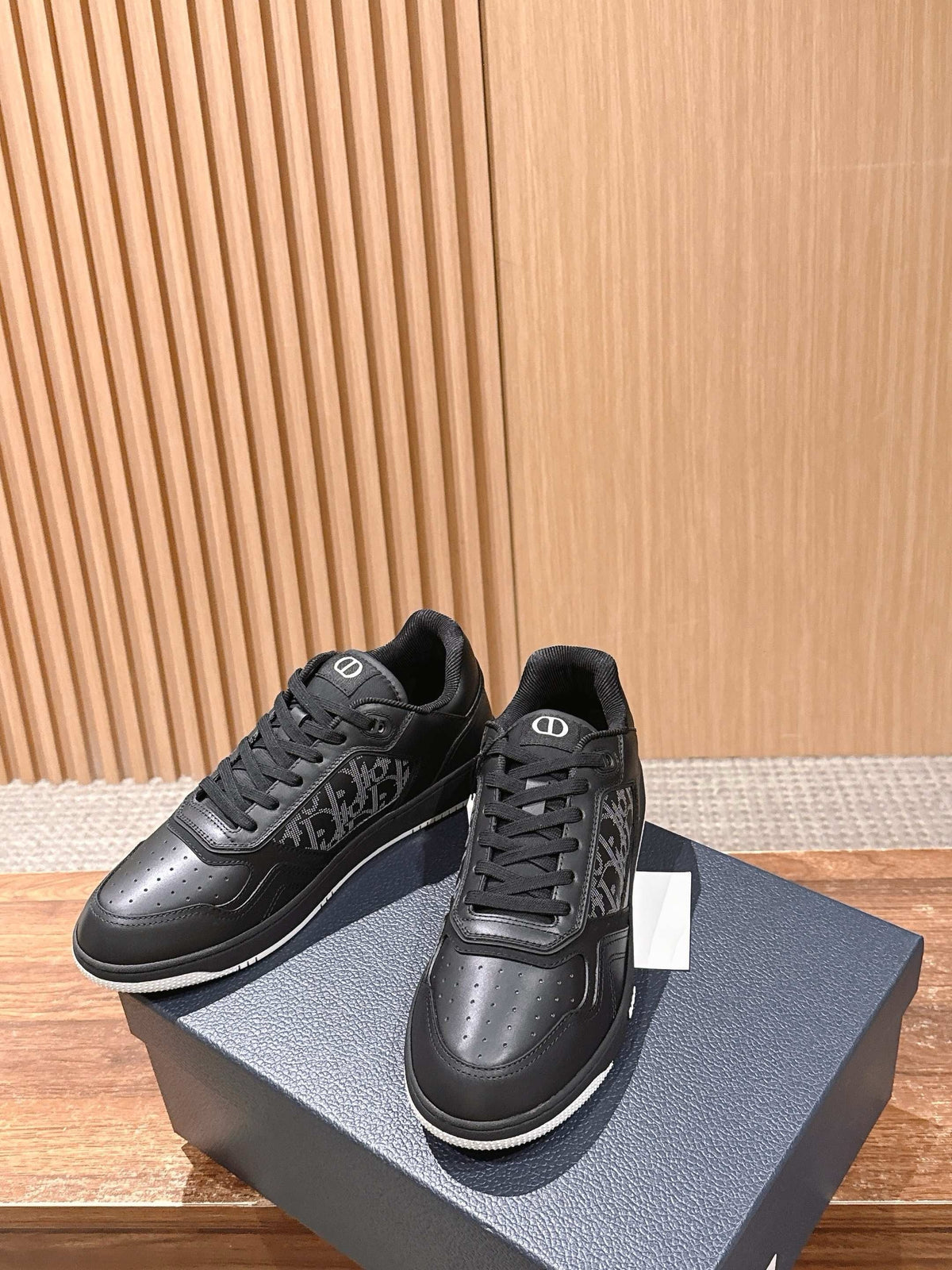 Black Leather Embossed Low-Top - Men's