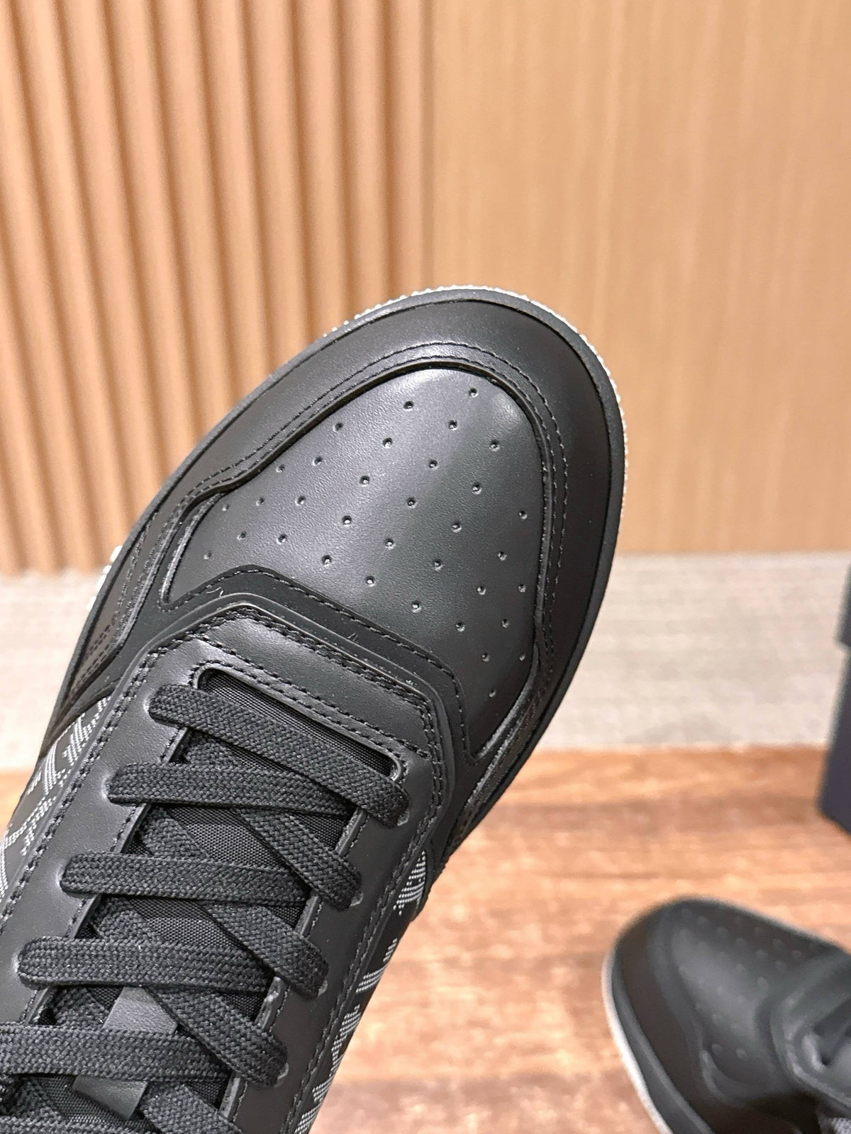 Leather Low-Top Black Grained Sneakers - Men's