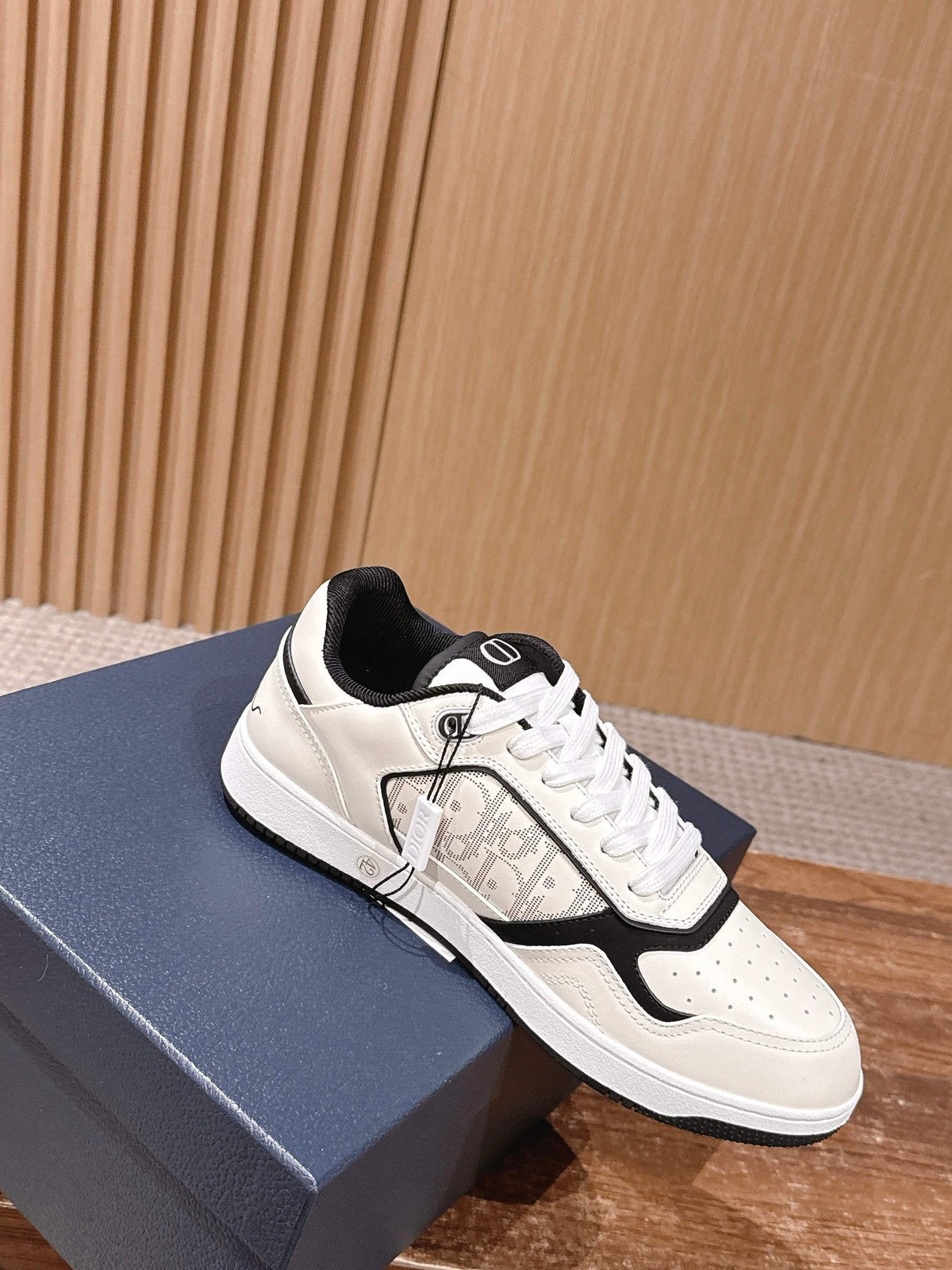 Black Leather Embossed Low-Top - Men's