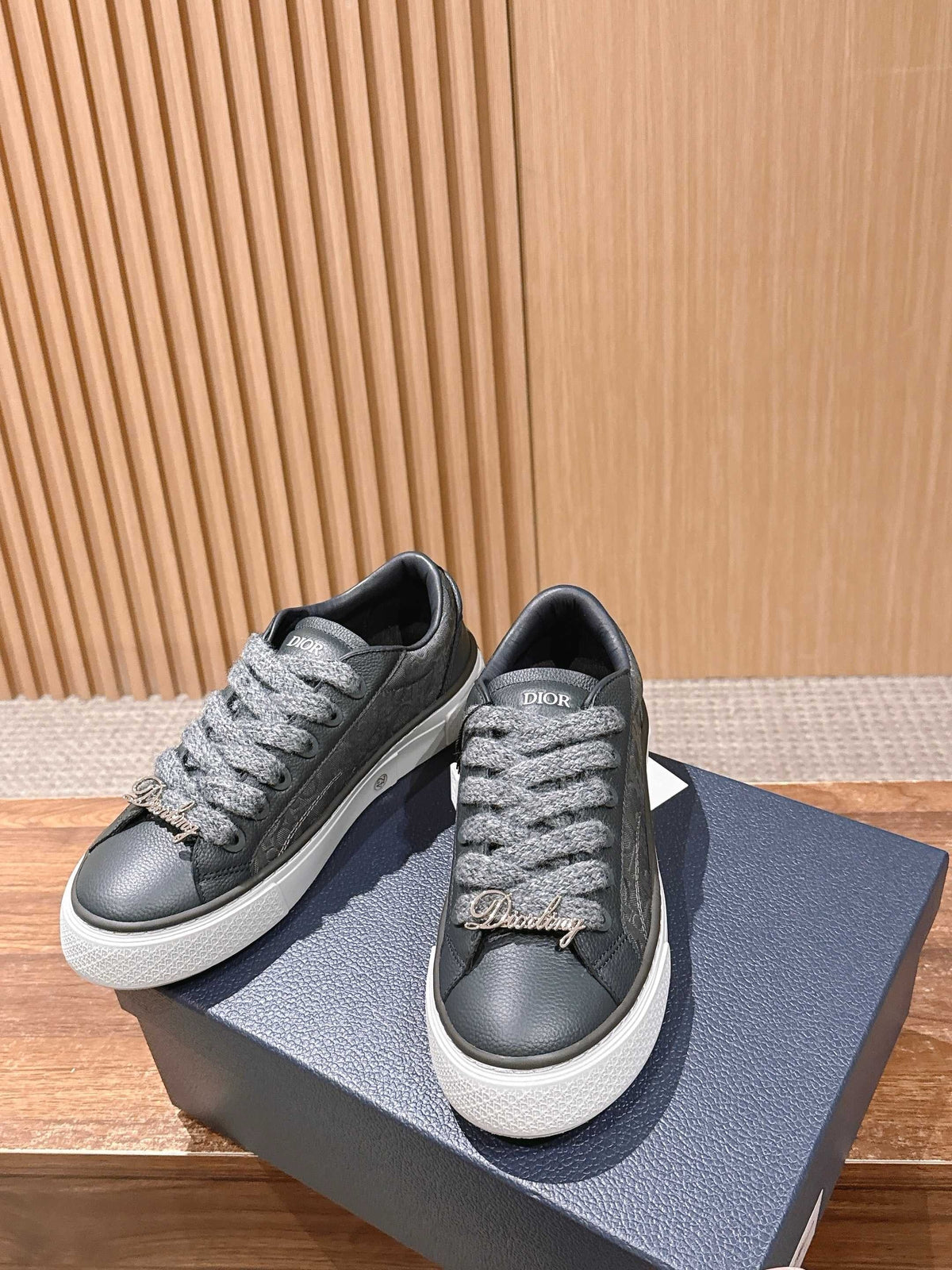 Leather Low-Top Navy Sneakers - Men's