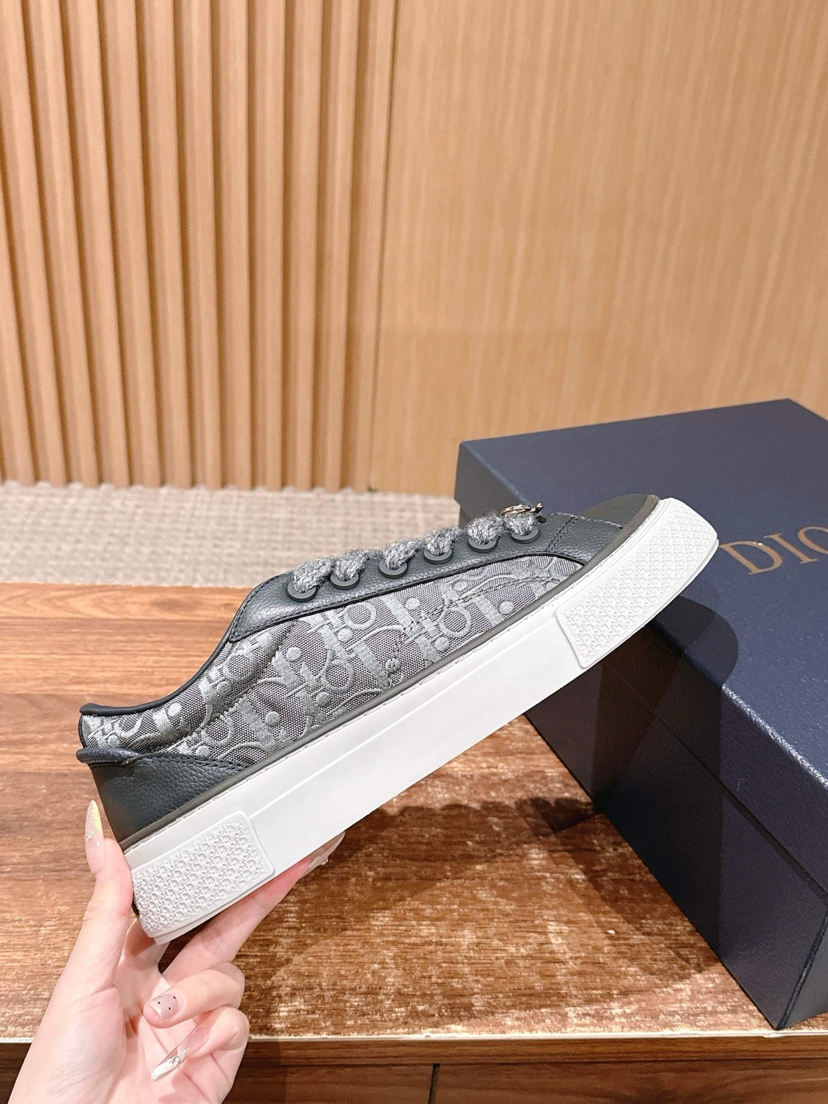 Leather Low-Top Grey Sneakers - Men's