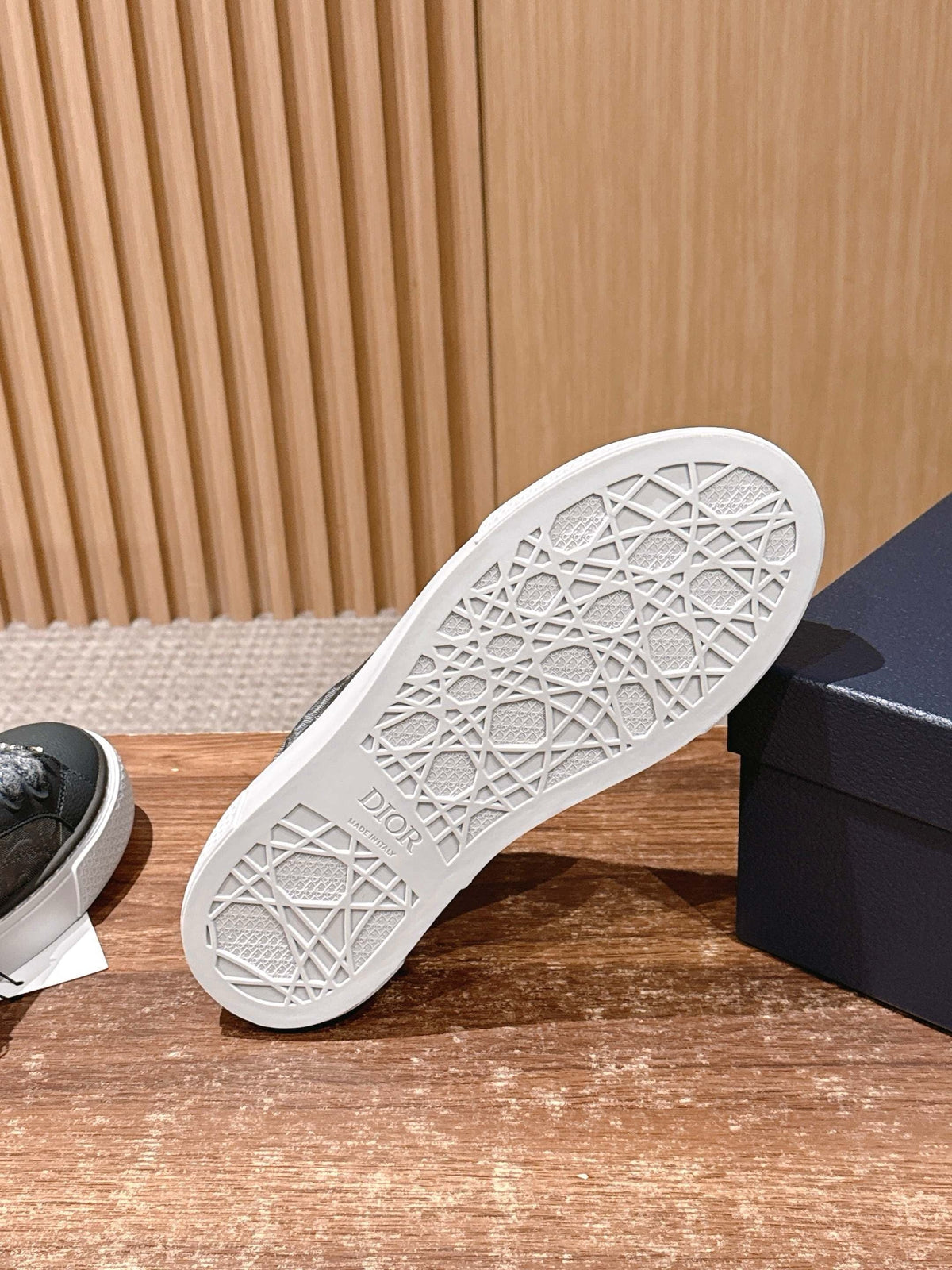 Leather Low-Top Grey Sneakers - Men's