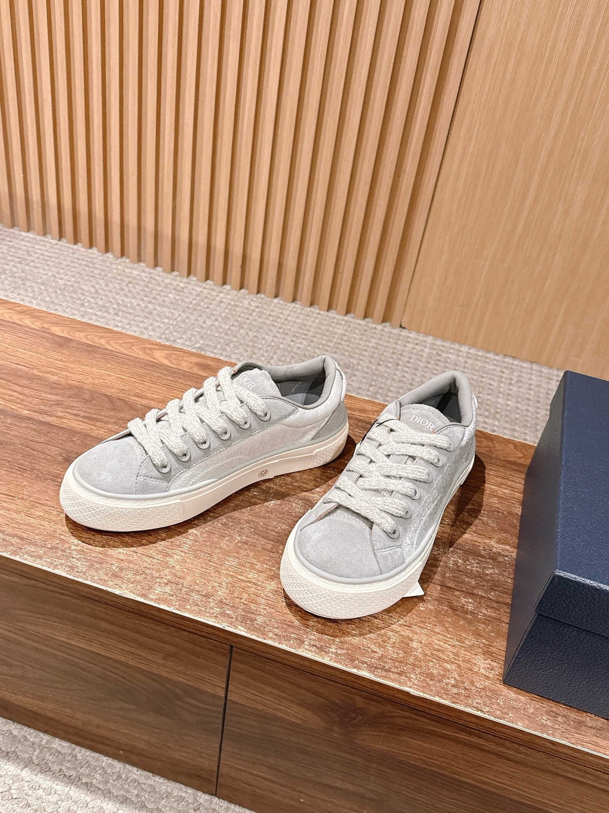 Leather Low-Top Grey Sneakers - Men's