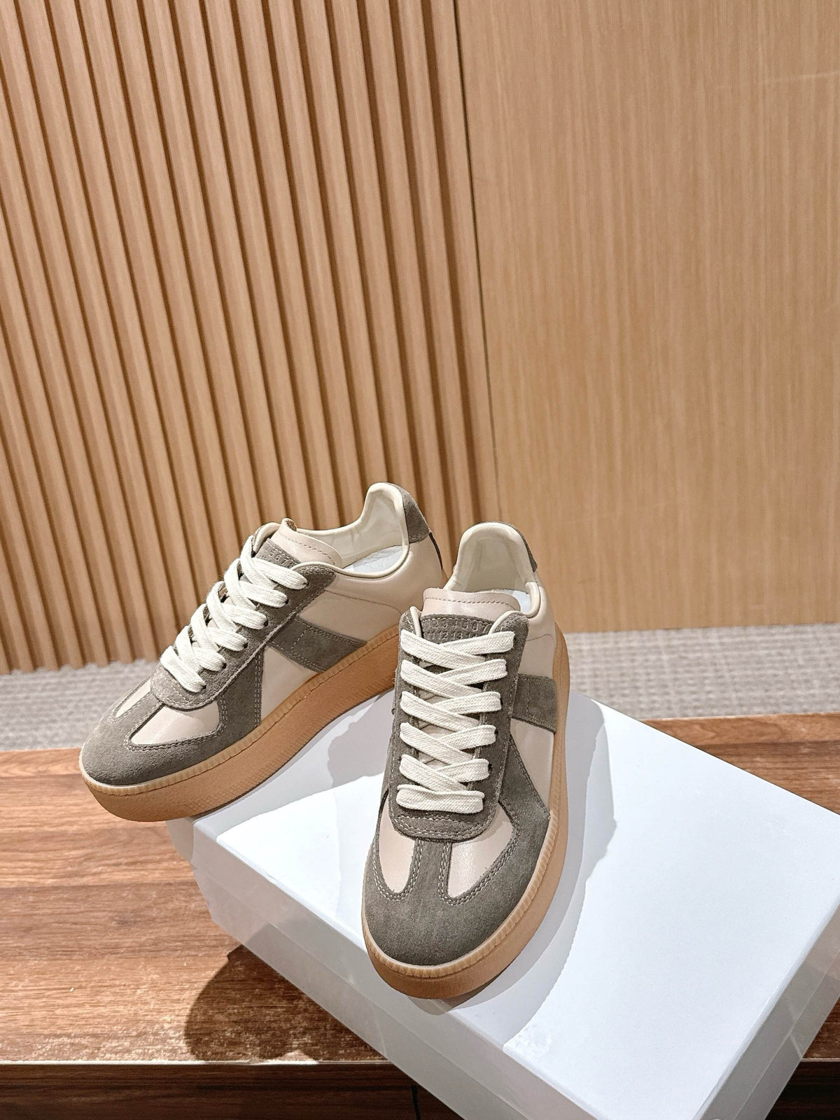 White Leather Gum Sole Low-Top - Women's
