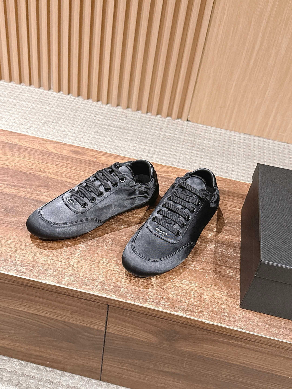 Grey Leather Contrast Trim Low-Top - Women's