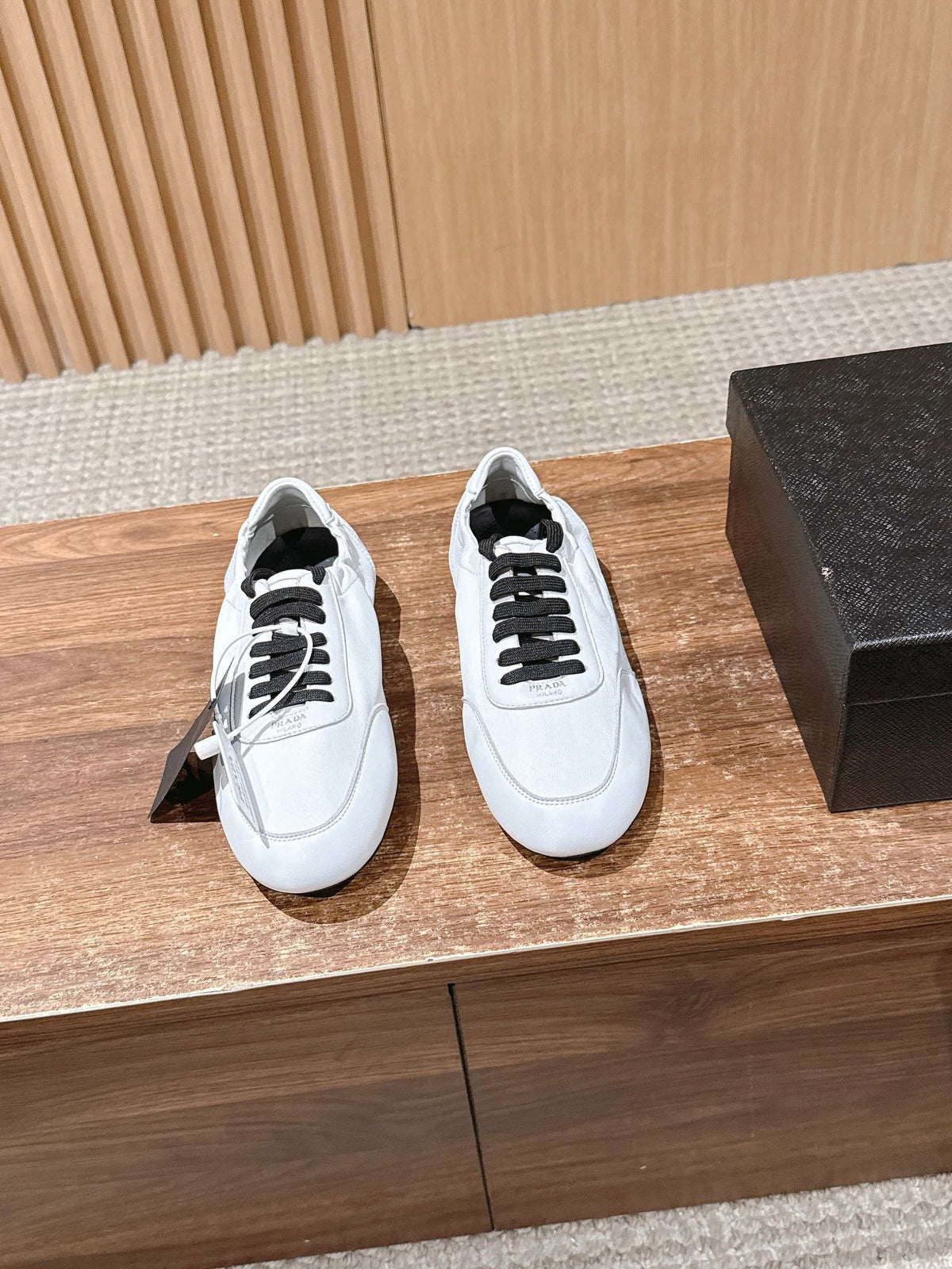 White Leather Contrast Laces Low-Top - Women's