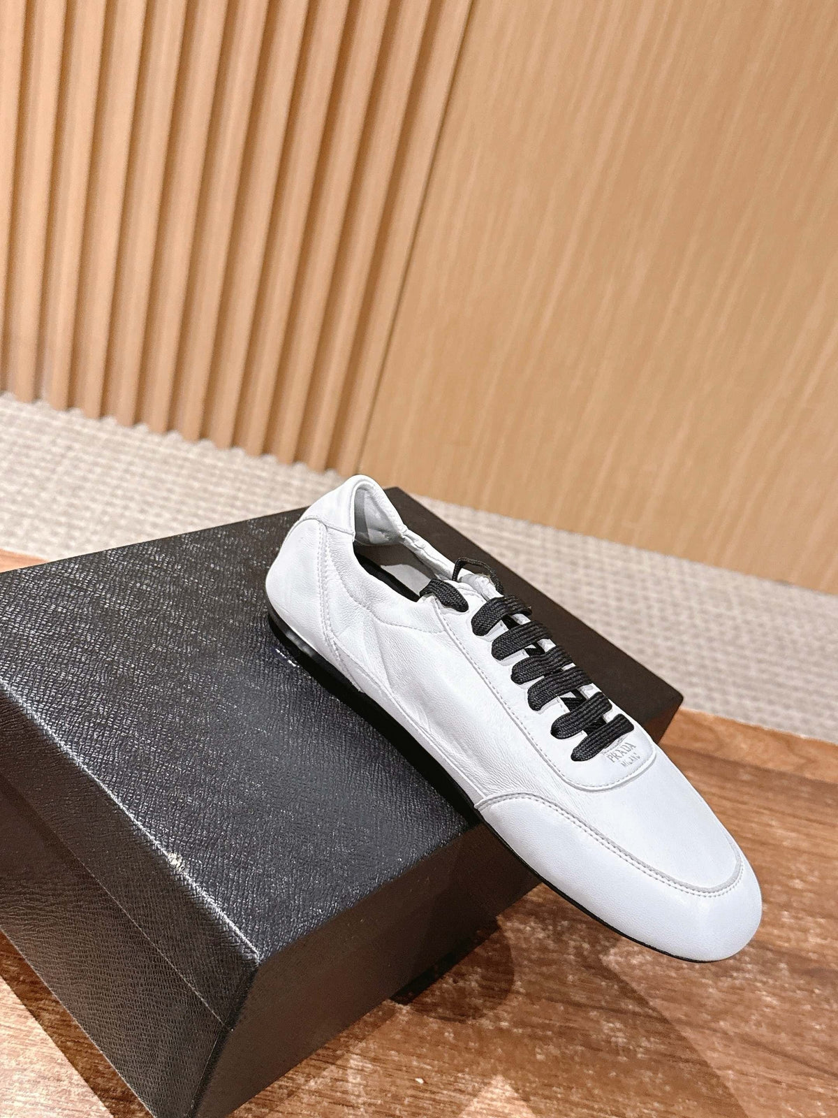 White Leather Contrast Laces Low-Top - Women's