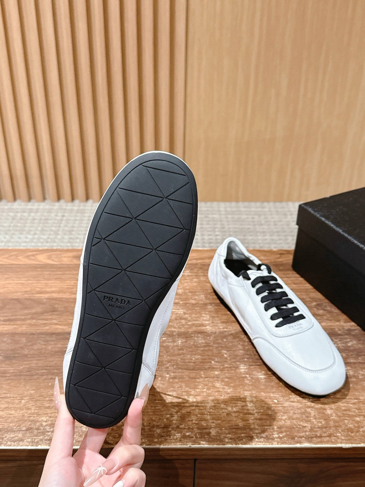White Leather Contrast Laces Low-Top - Women's