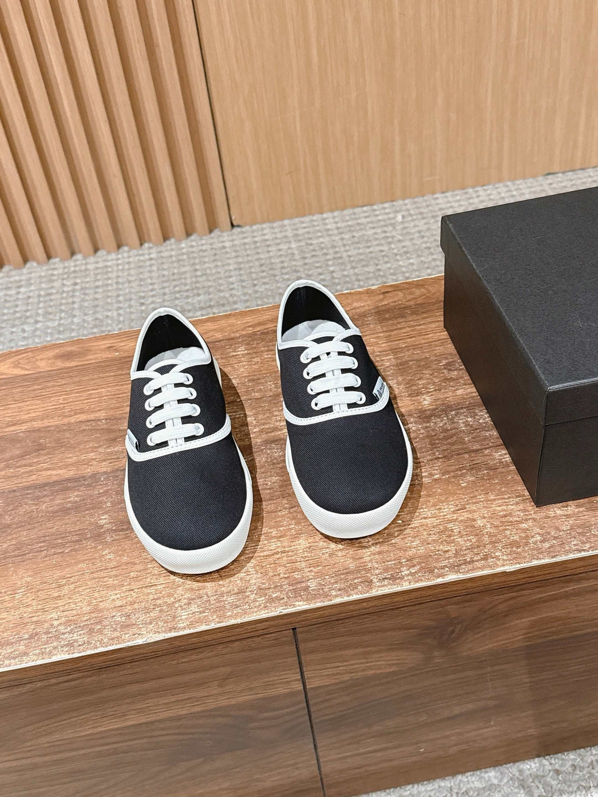 Black Canvas Contrast Sole Low-Top - Women's