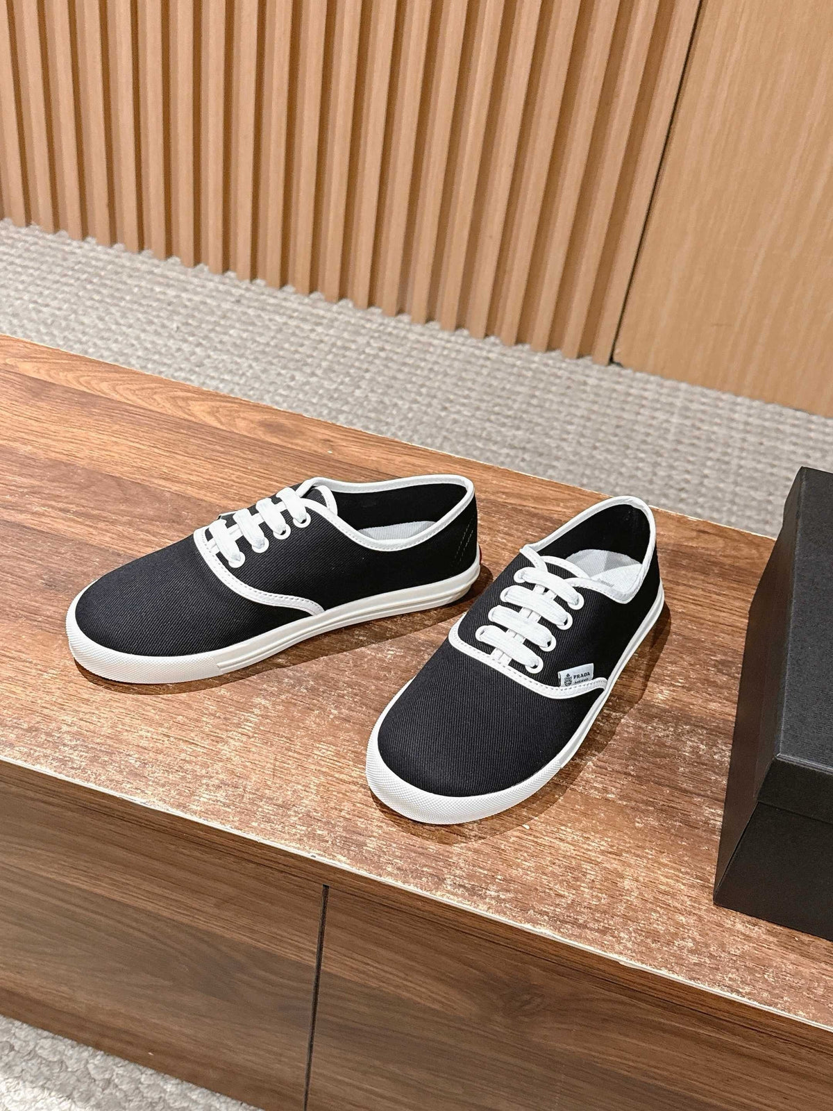 Black Canvas Contrast Sole Low-Top - Women's