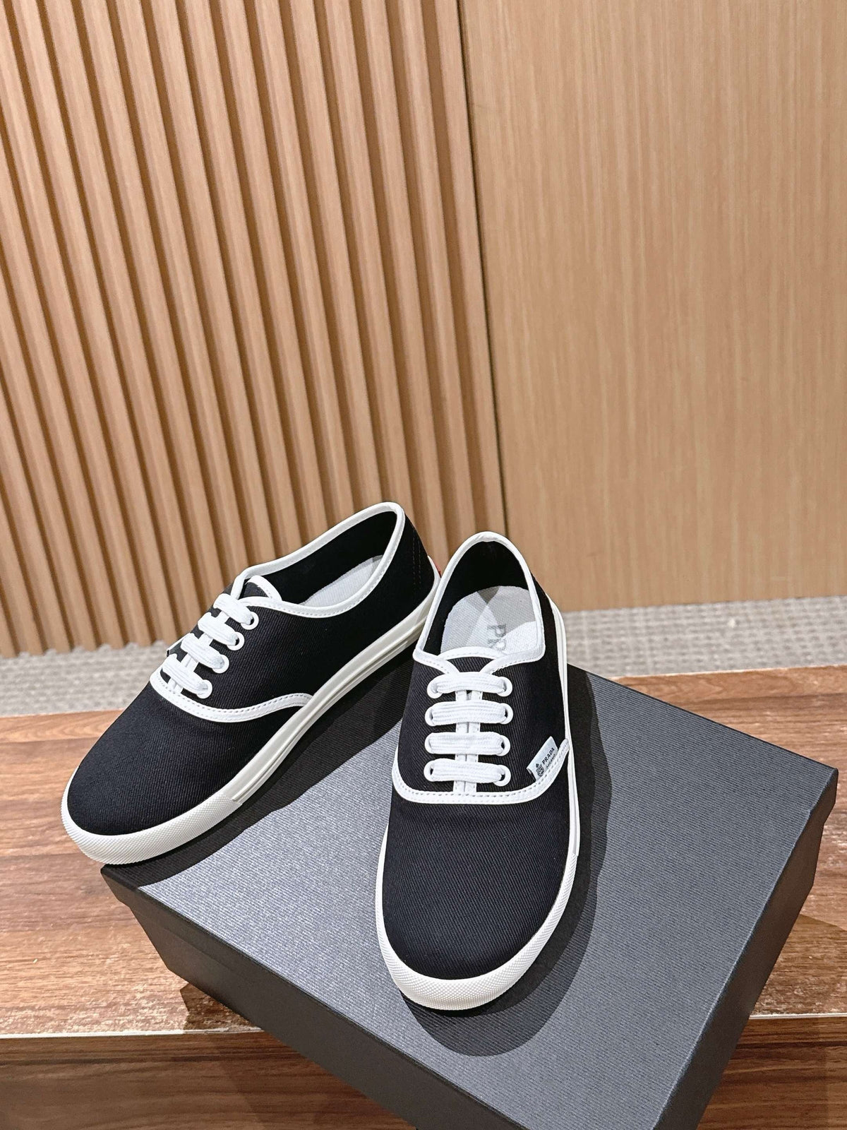 Black Canvas Contrast Sole Low-Top - Women's