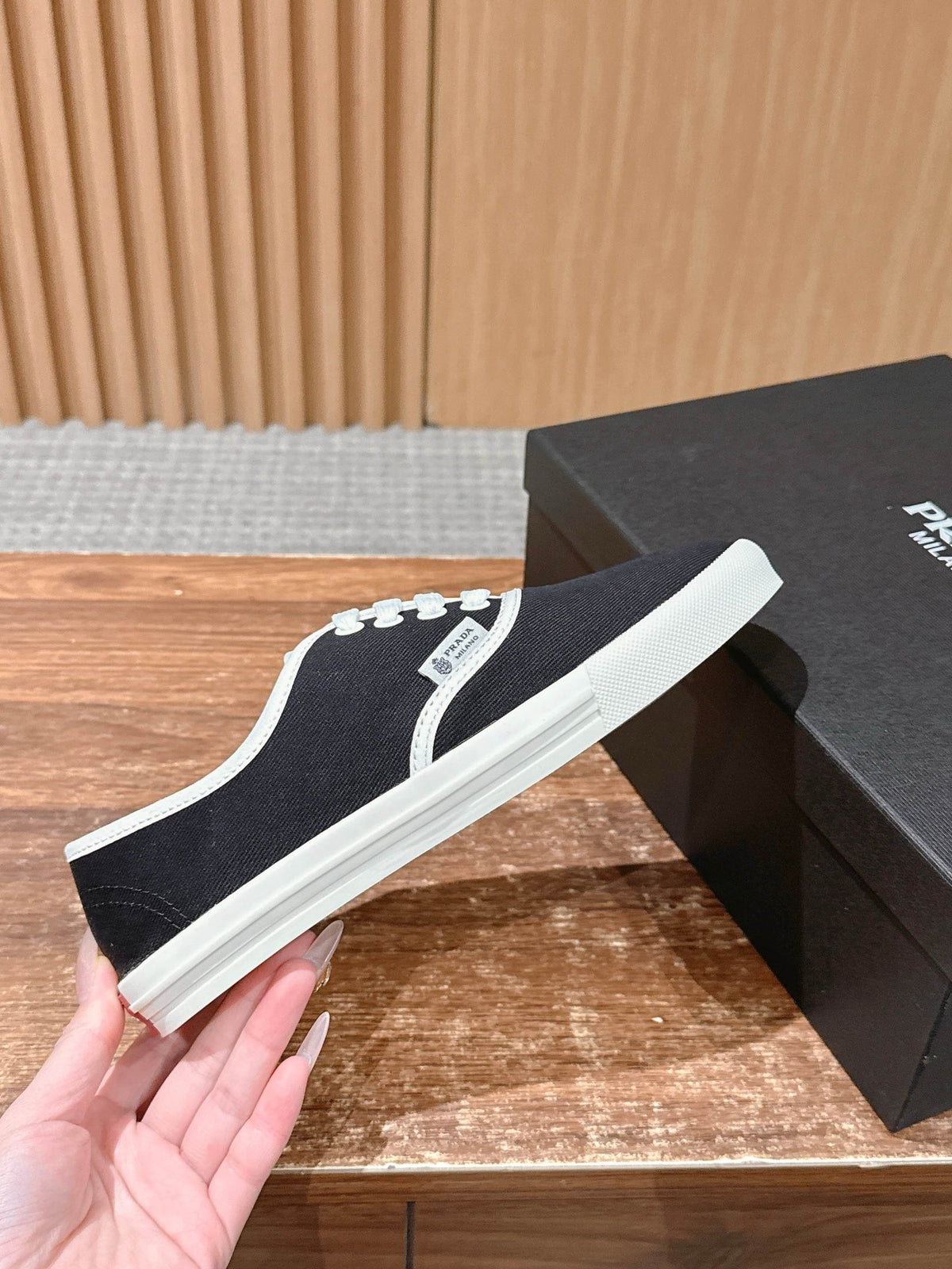 Black Canvas Contrast Sole Low-Top - Women's
