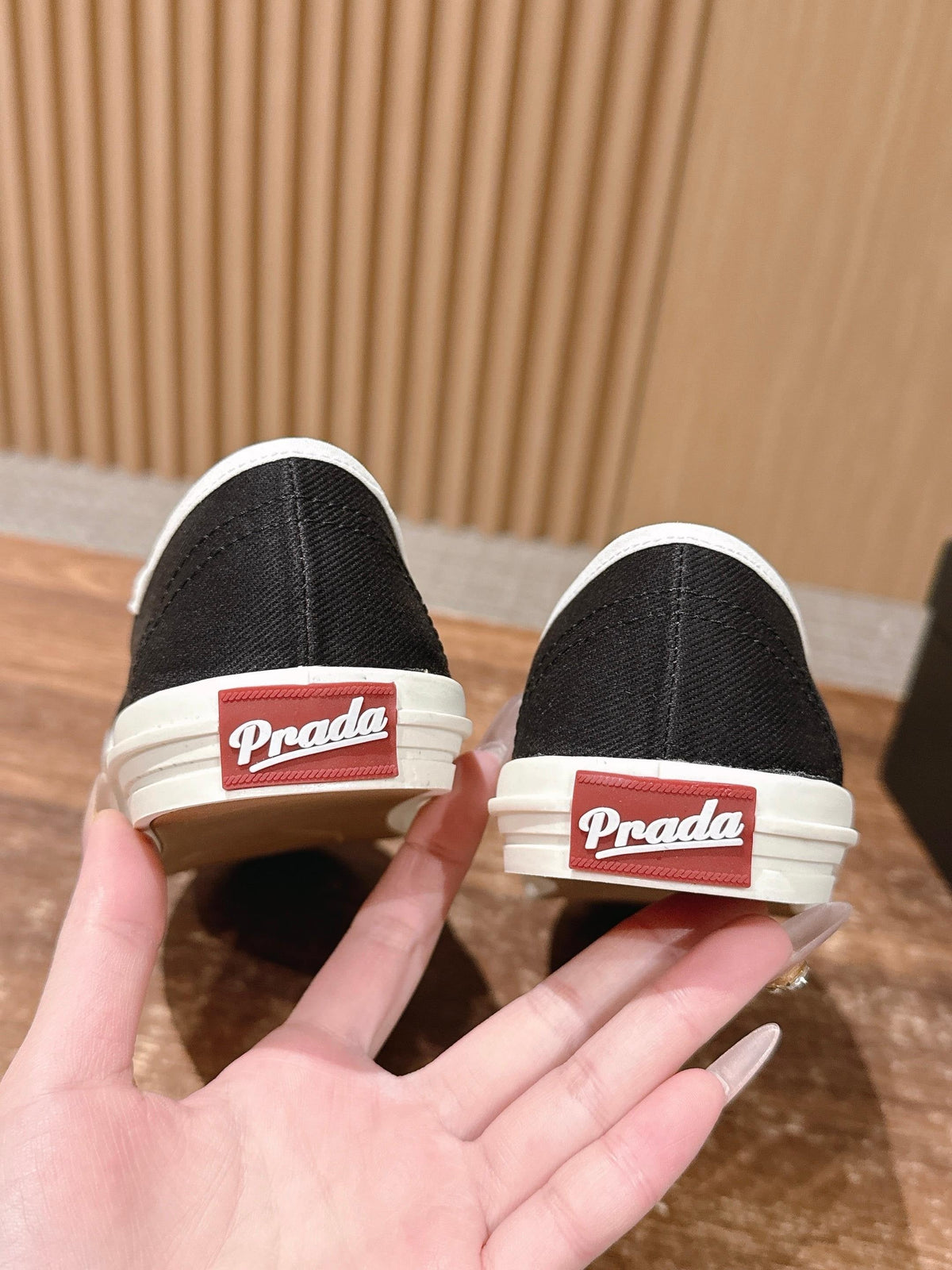 Black Canvas Contrast Sole Low-Top - Women's