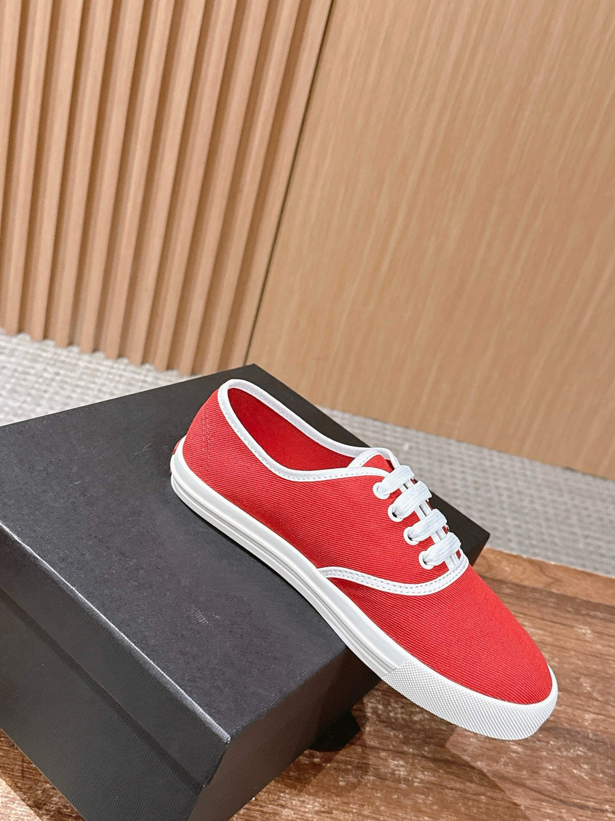 Black Canvas Contrast Sole Low-Top - Women's