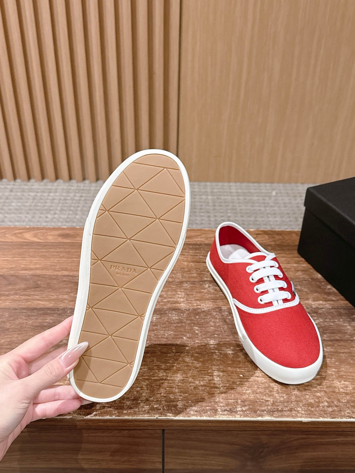 Black Canvas Contrast Sole Low-Top - Women's