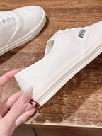 Black Canvas Contrast Sole Low-Top - Women's