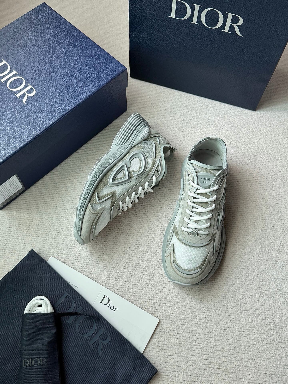 Mesh Runner Silver Sneakers - Men's
