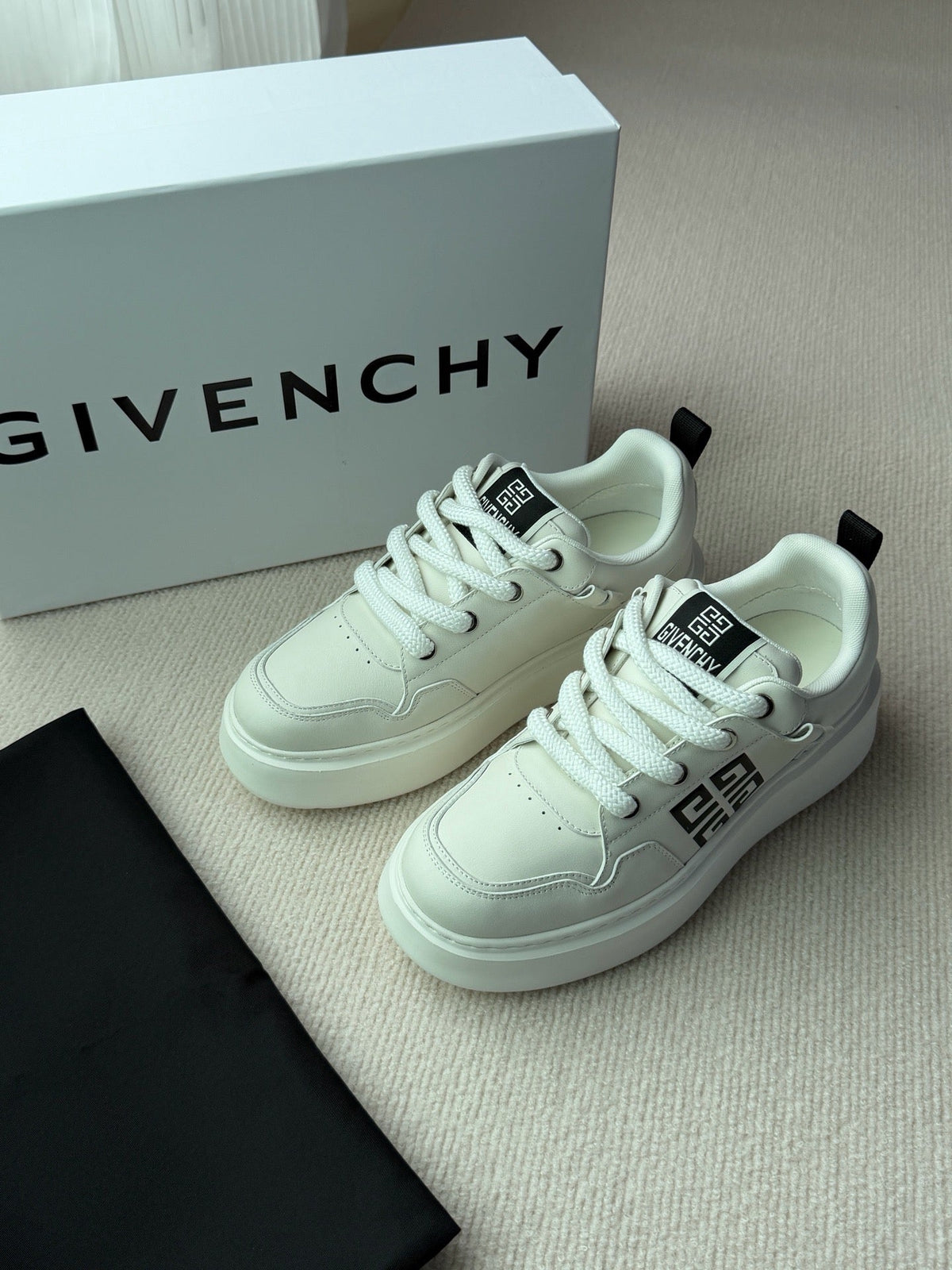 Grey Suede Contrast Sole Low-Top - Men's