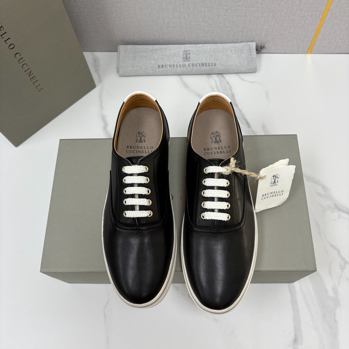 Black Leather Contrast Sole Low-Top - Men's