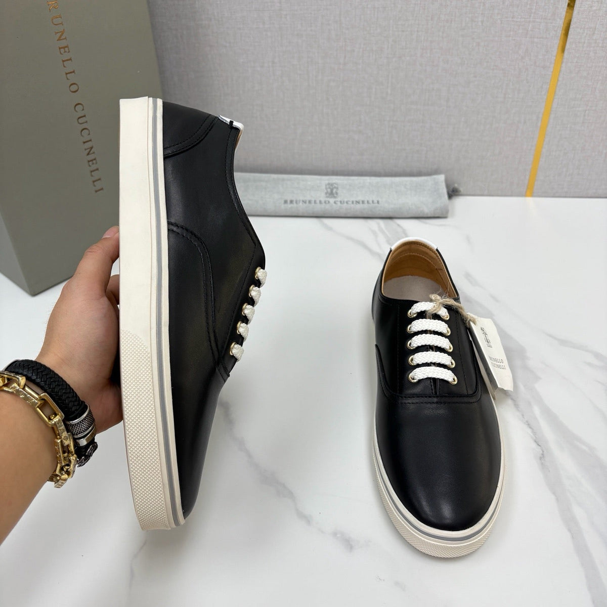 Black Leather Contrast Sole Low-Top - Men's