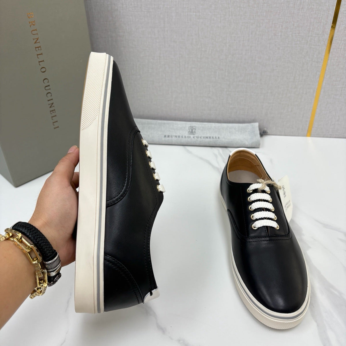 Black Leather Contrast Sole Low-Top - Men's