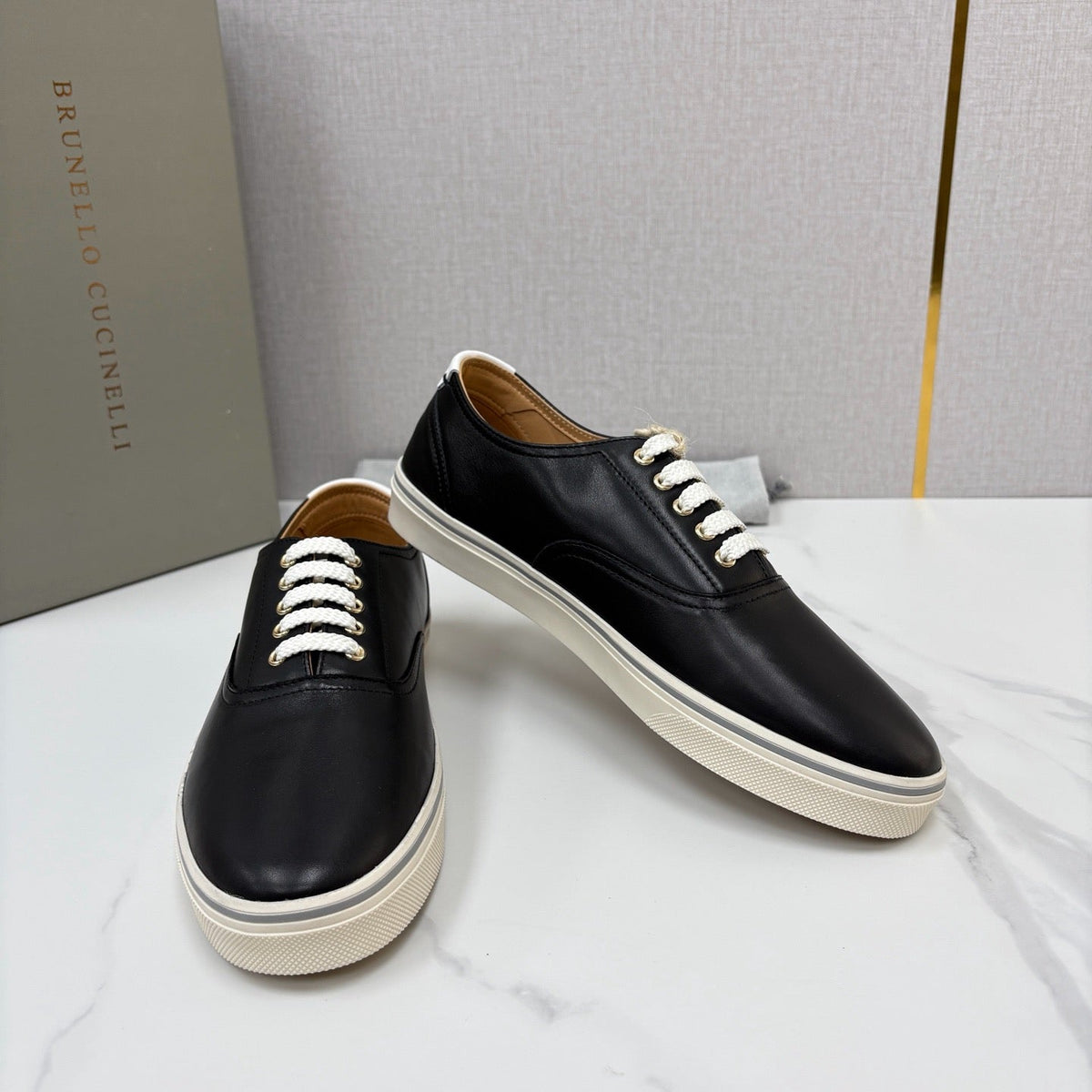 Black Leather Contrast Sole Low-Top - Men's