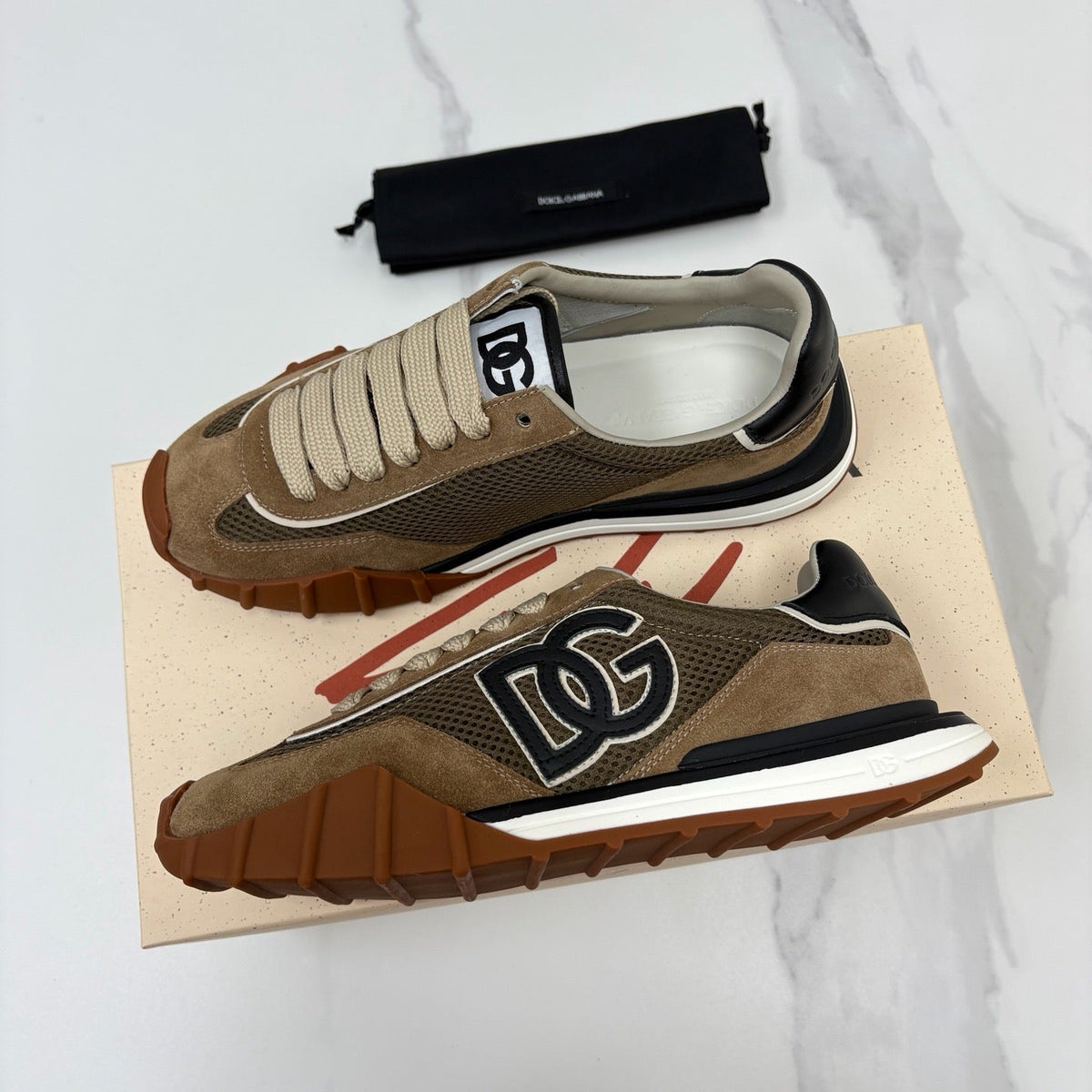 Black Mesh Contrast Sole Runner - Men's