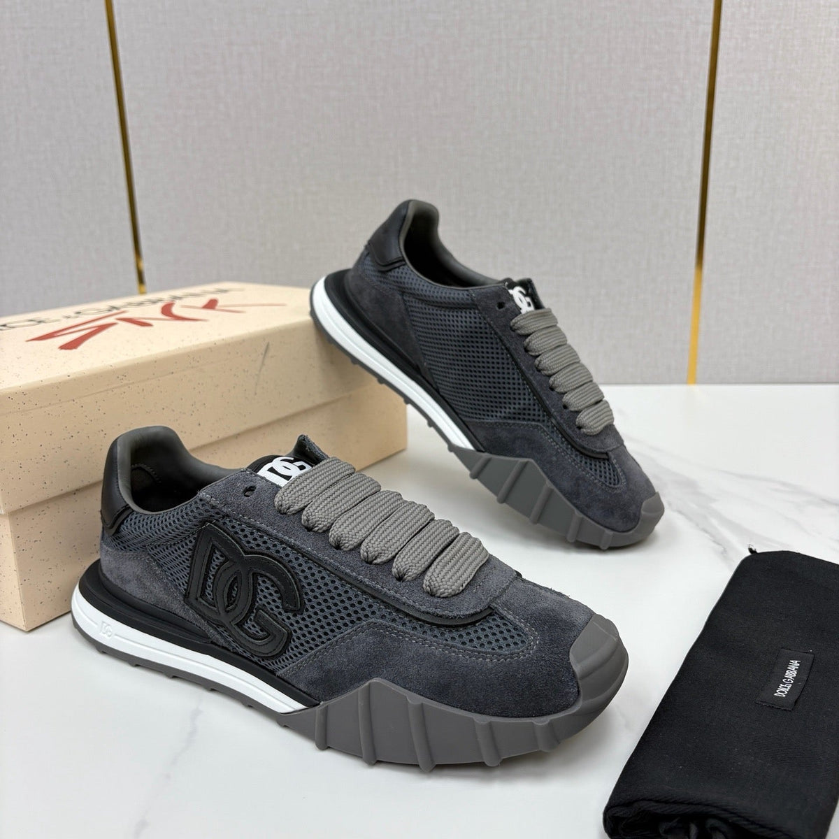 Black Mesh Contrast Sole Runner - Men's