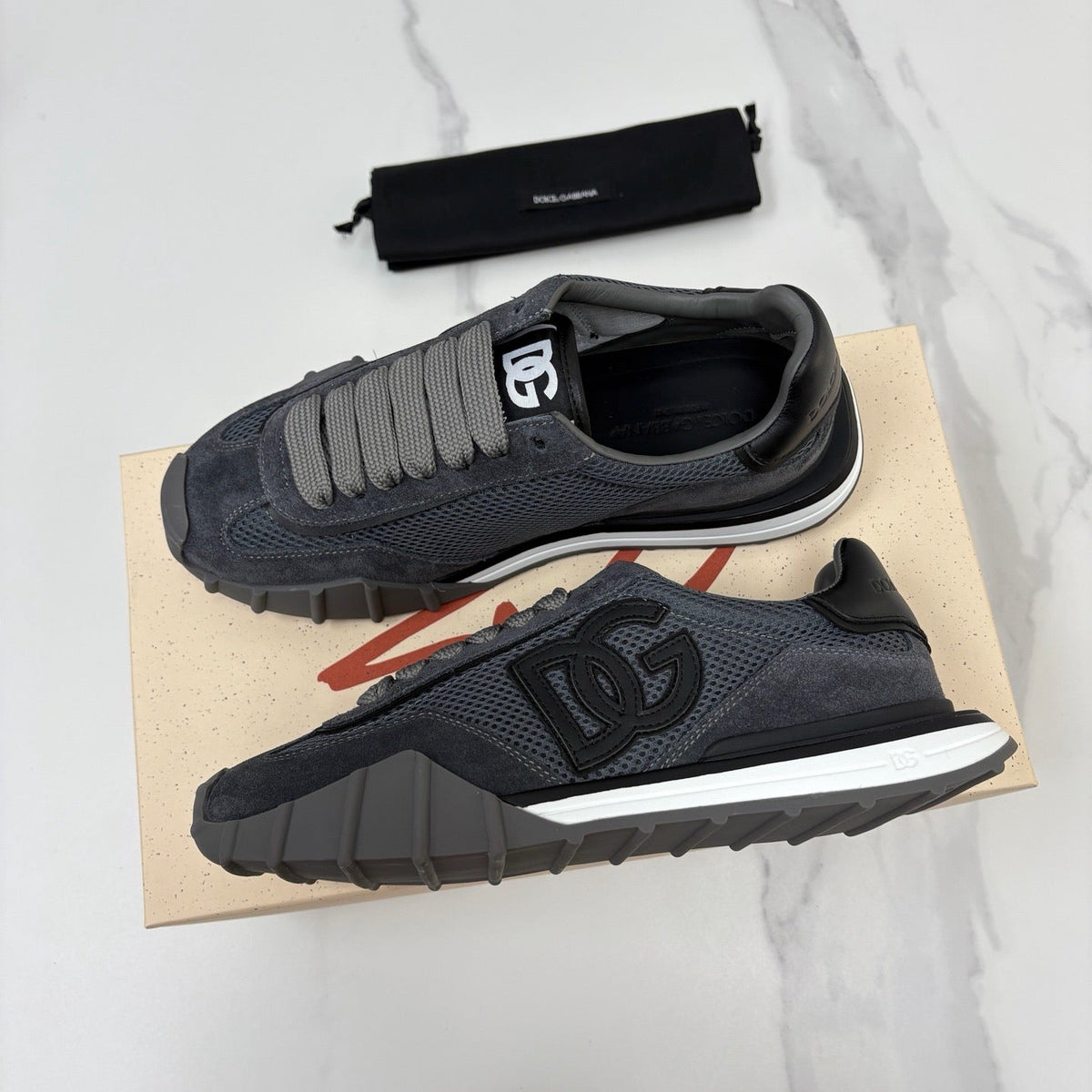 Black Mesh Contrast Sole Runner - Men's