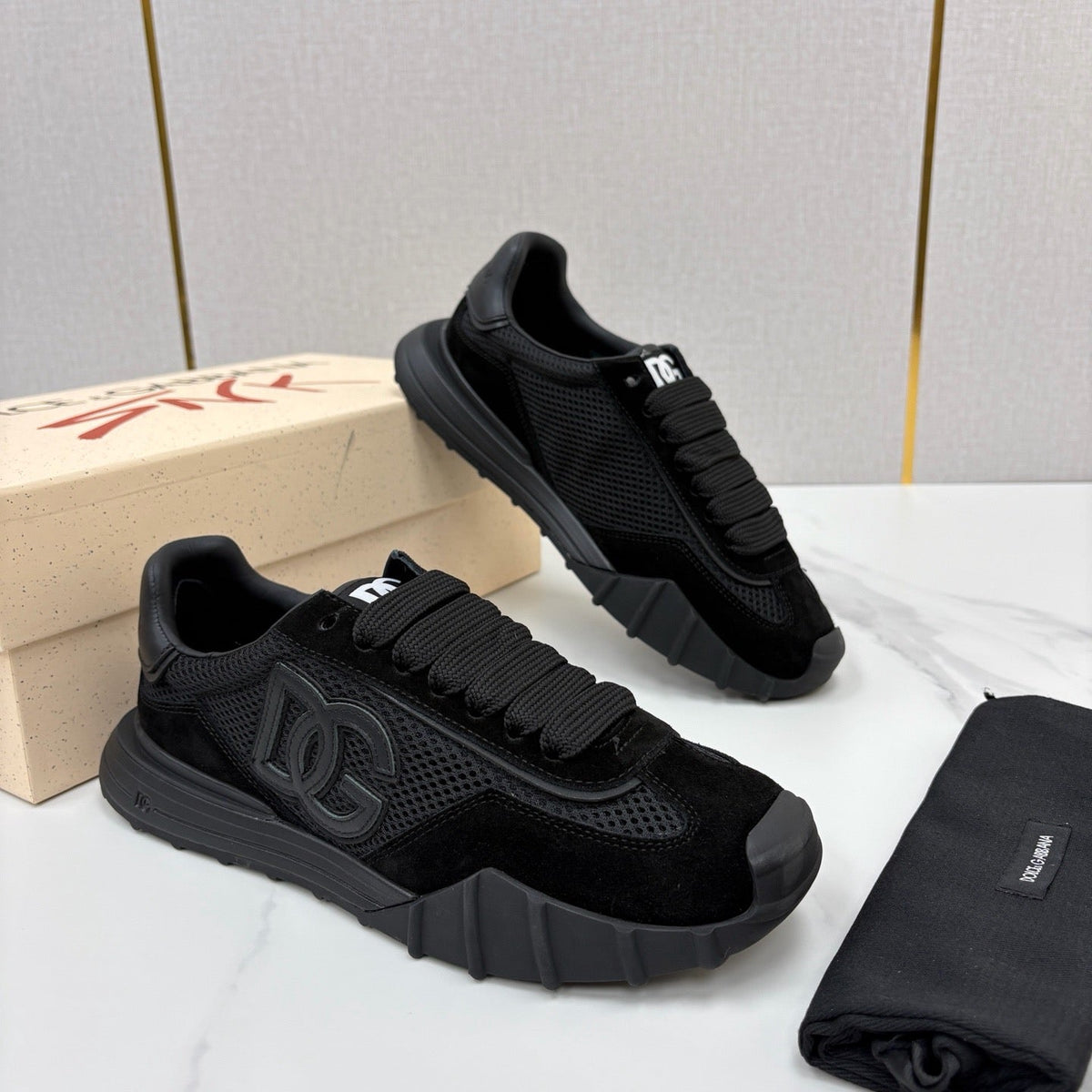 Black Mesh Contrast Sole Runner - Men's