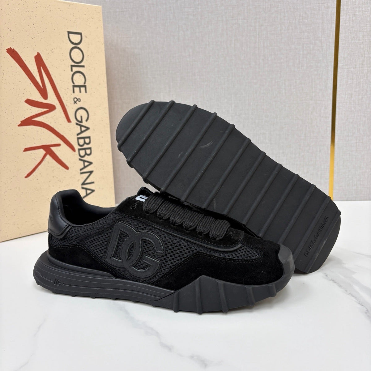 Black Mesh Contrast Sole Runner - Men's