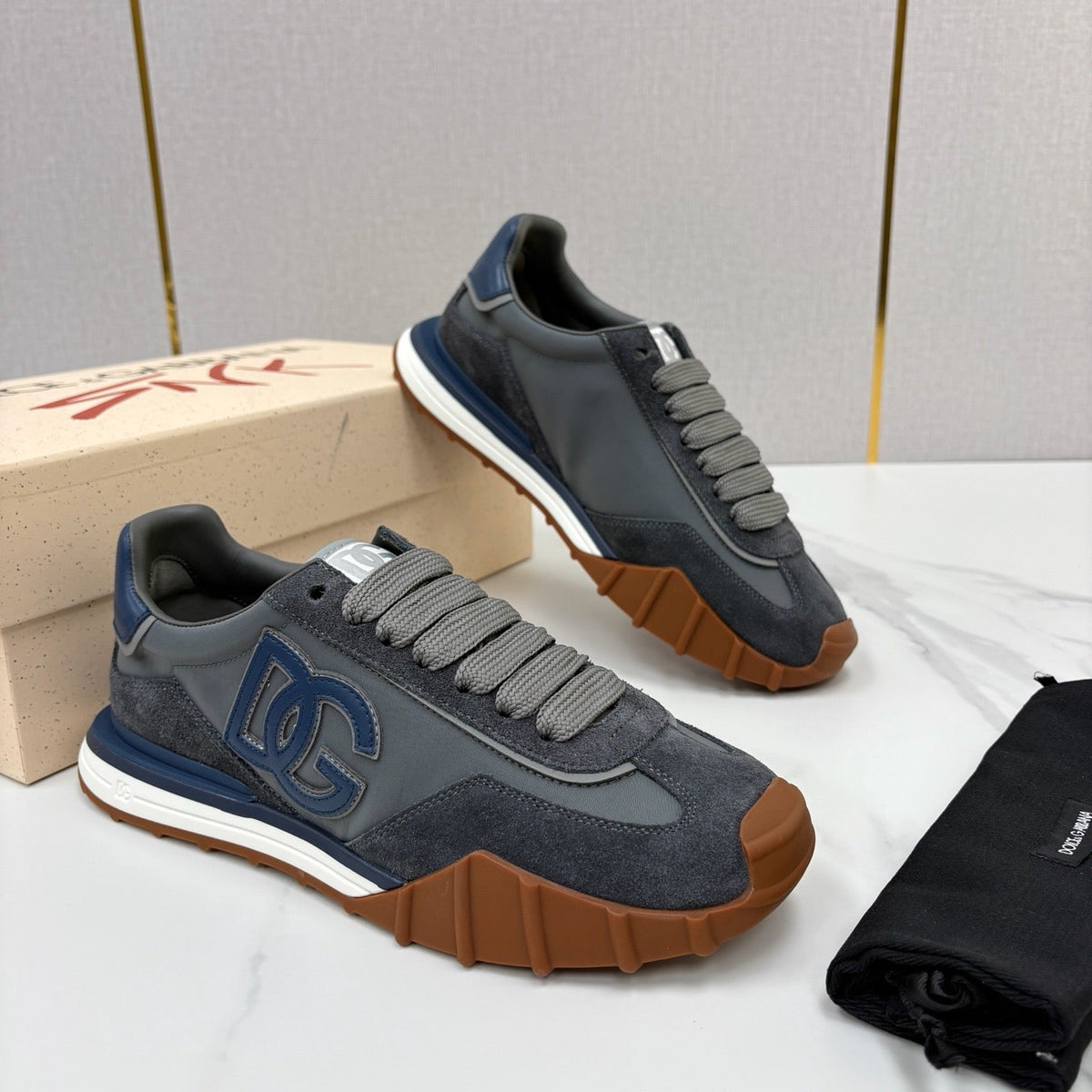 Black Mesh Panelled Runner - Men's