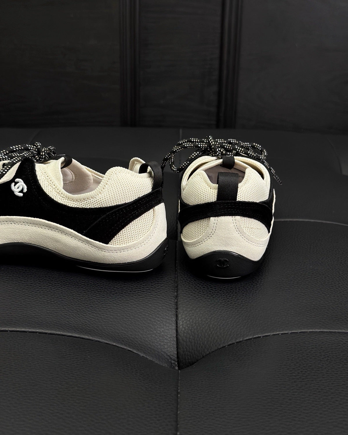 Cream Leather Contrast Toe Low-Top - Women's
