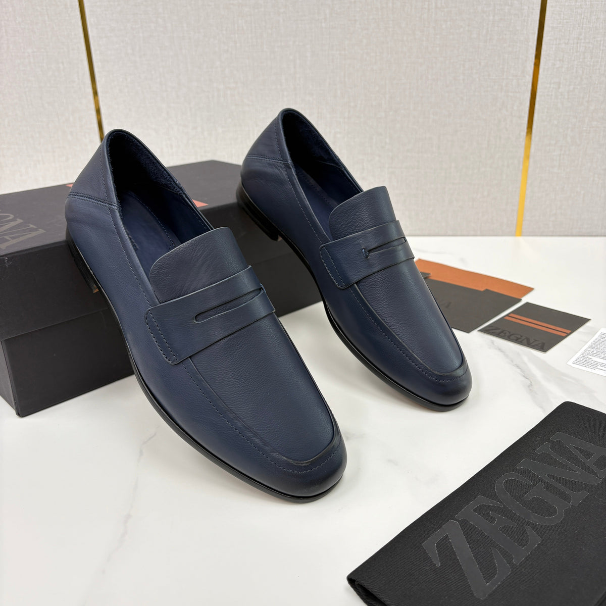 Black Leather Plain Penny Loafer - Men's
