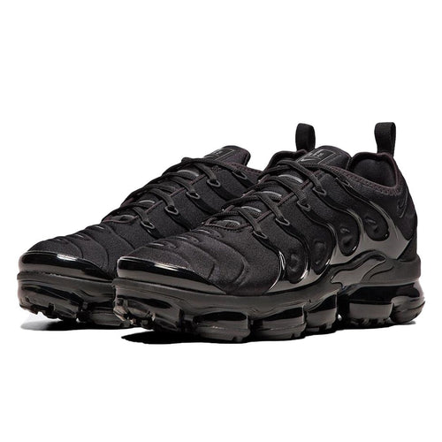 Air VaporMax – it puts the must-haves from the pantheon of Air into one shoe, letting you step into – LUX VERSE Luxury Designer Fashion Outlet