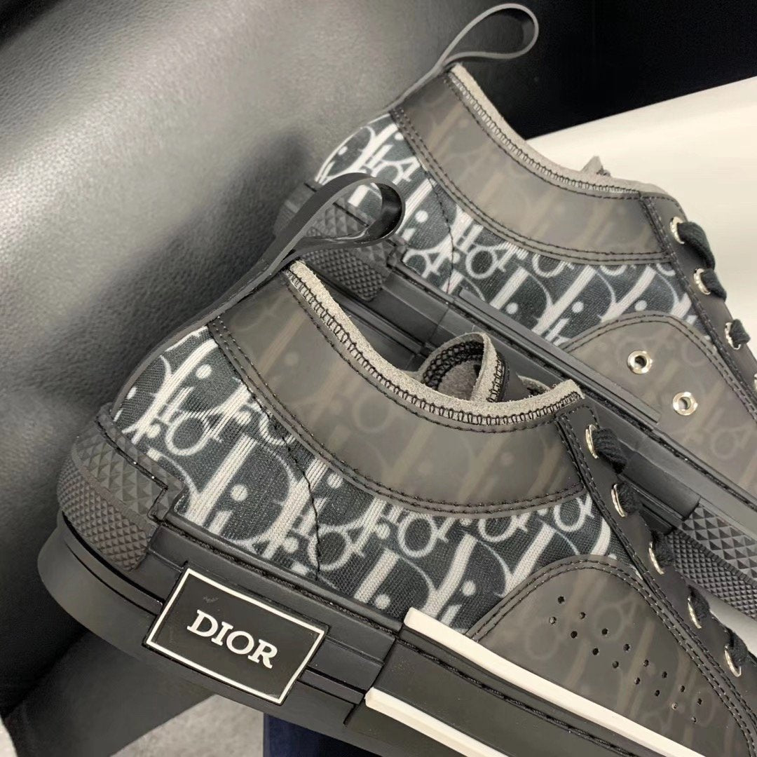 B23 Low Grey Oblique Sneakers