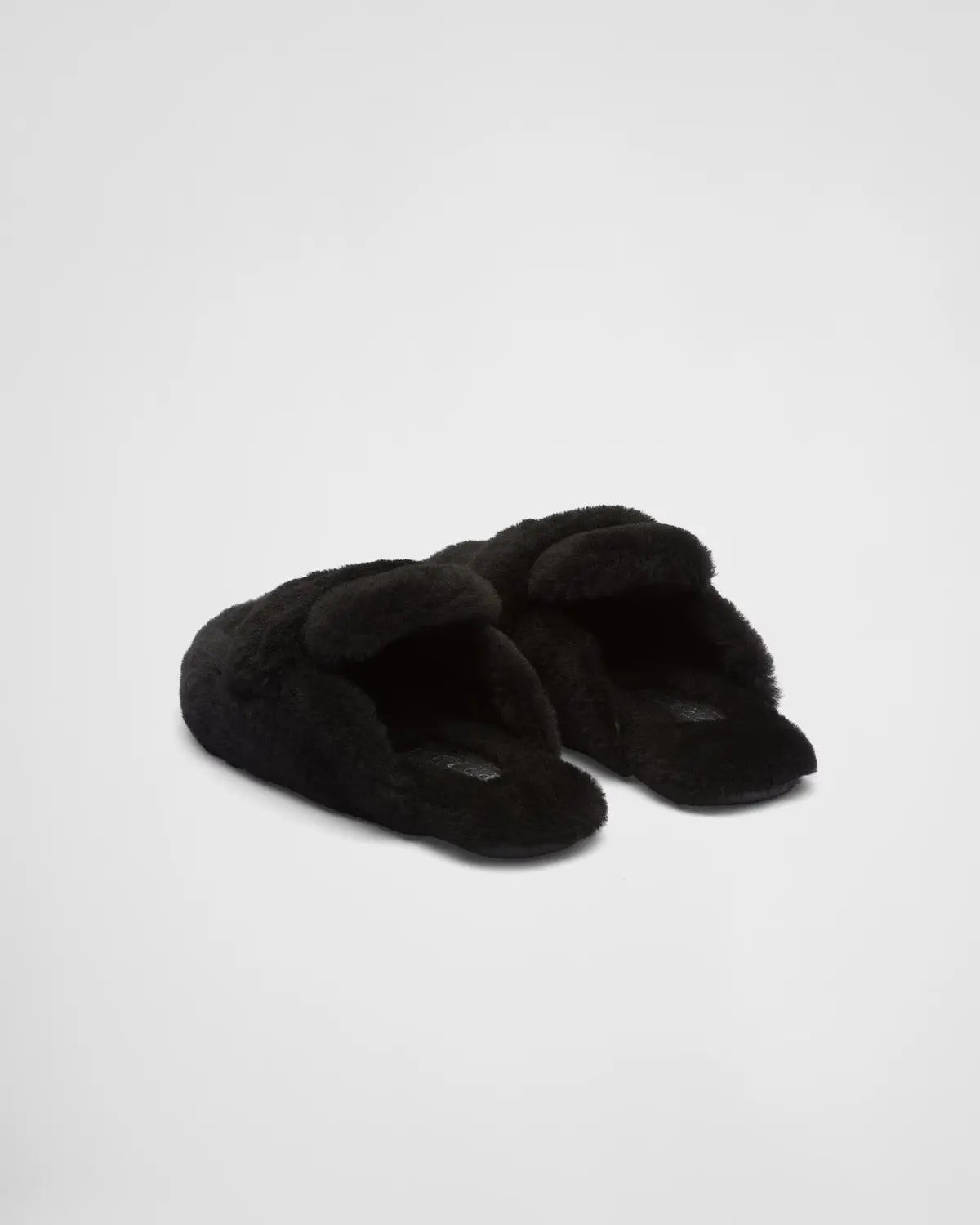 Shearling mules – the soft feel of shearling emphasizes the winter aesthetic of the style – LUX VERSE Luxury Designer Fashion Outlet