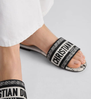 Dway Slip-On Comfort Slide