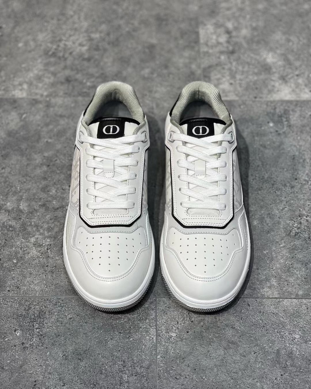 B27 Low White and Red Sneakers