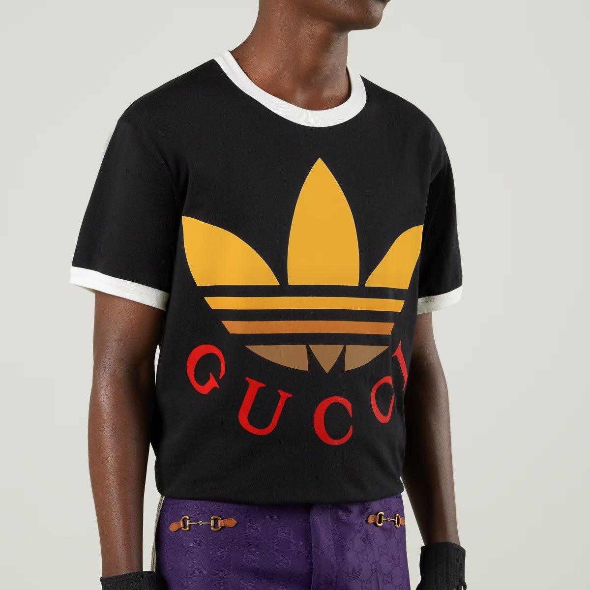 cotton jersey T-shirt – this cotton jersey T-shirt has a contrast collar and a center Trefoil print – LUX VERSE Luxury Designer Fashion Outlet
