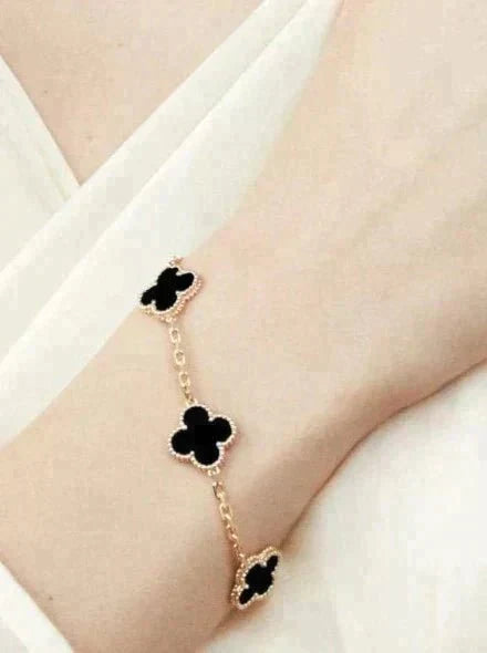 Alhambra Set – faithful to the first Alhambra® jewel, the Vintage Alhambra pieces stand out for – LUX VERSE Luxury Designer Fashion Outlet