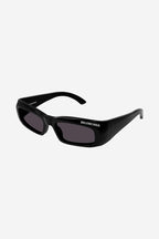 Black rectangular sunglasses – a concept featuring really smooth surfaces, volumes and peculiar bended end pieces – LUX VERSE Luxury Designer Fashion Outlet