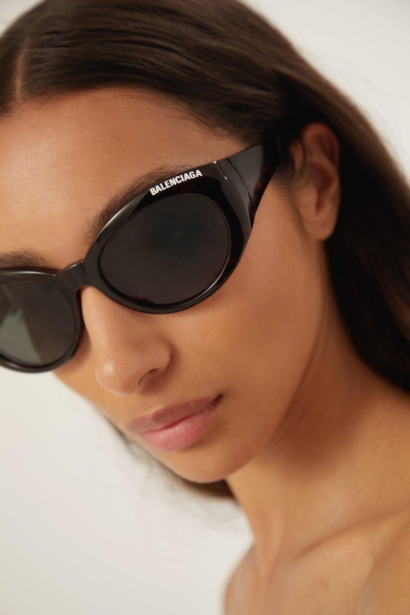 Havana oval sunglasses – a concept featuring really smooth surfaces, volumes and peculiar bended end pieces – LUX VERSE Luxury Designer Fashion Outlet