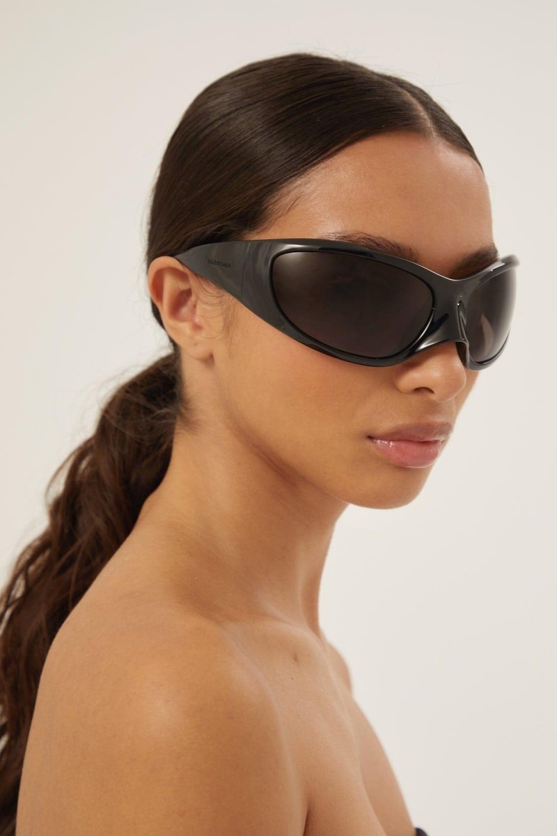 Skin XXL Cat sunglasses in black – skin XXL Cat Sunglasses in black bio-based injected nylon with grey lenses are – LUX VERSE Luxury Designer Fashion Outlet