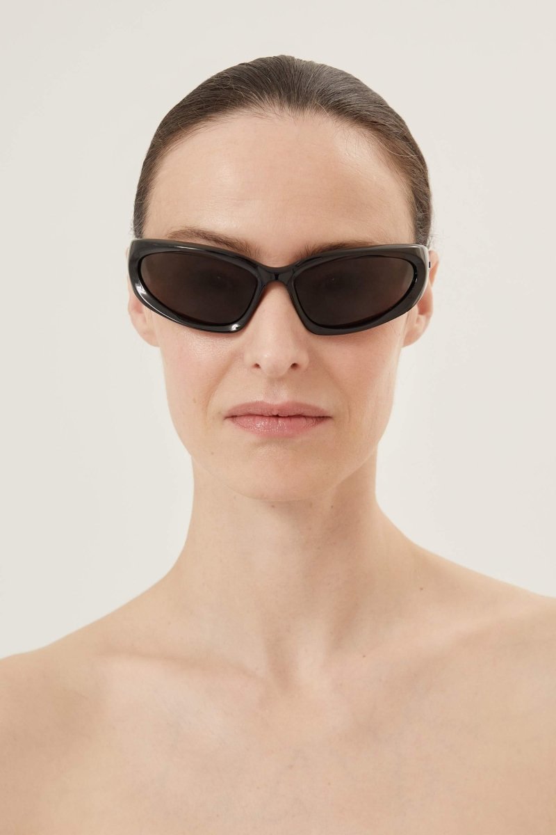 Swift BB0157s-001 black wrap around sunglasses – oval shape with wrap-around profiles in BIO Injection, sleek and ergonomic design – LUX VERSE Luxury Designer Fashion Outlet