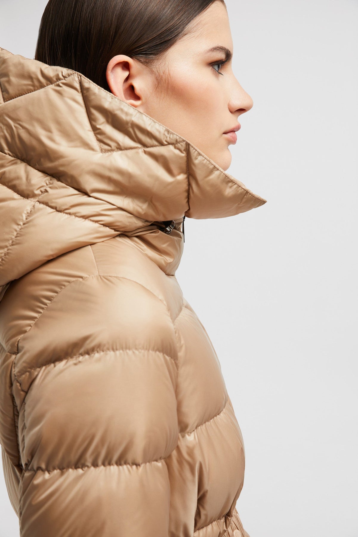 Boed Short Down Jacket – crafted from longue saison, the hooded puffer jacket is finished with a luxurious – LUX VERSE Luxury Designer Fashion Outlet