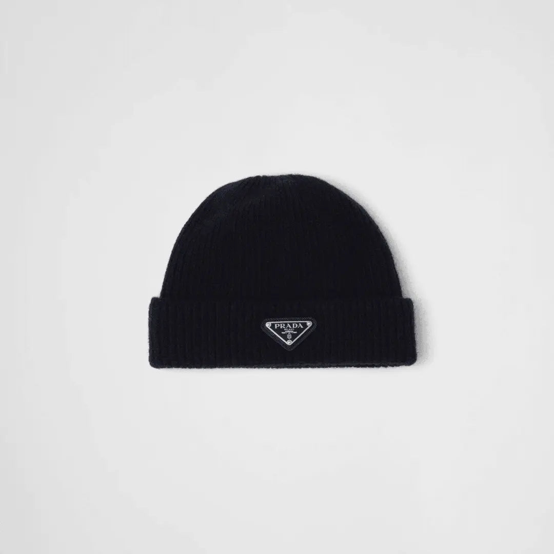 Wool and cashmere beanie – this elegant, modern beanie is made of fine wool and cashmere – LUX VERSE Luxury Designer Fashion Outlet