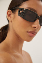 Black bold rectangular sunglasses GG1325S – maxi GG Interlocking Logo integrated in both temples – LUX VERSE Luxury Designer Fashion Outlet